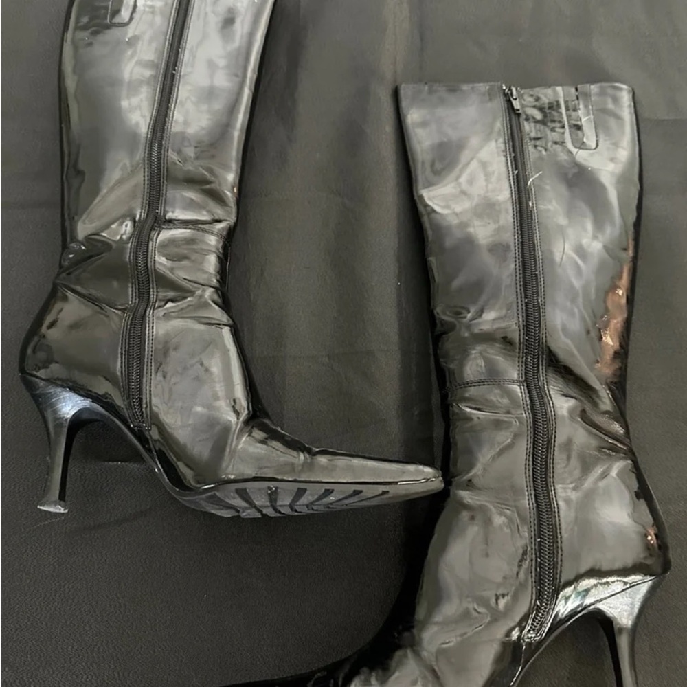 Sleek Black Heeled Boots with Stiletto Heel